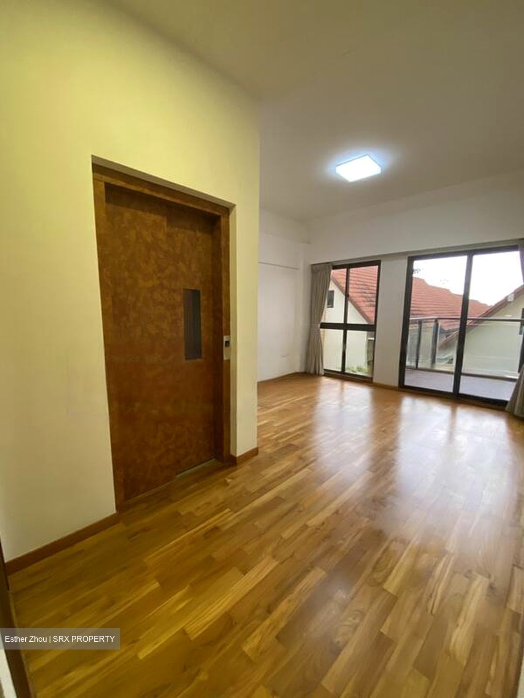 Holland Link (D10), Terrace #457887761